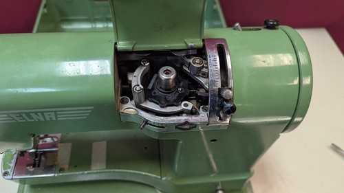 Vintage Elna Green Sewing Machine 722010 W/Case - Picture 10 of 11
