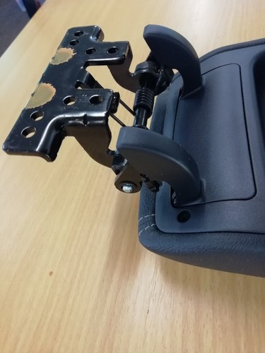 KIA NIRO DE 2021 HYBRID CENTRE CONSOLE LEATHER ARMREST IN BLACK - Picture 14 of 16