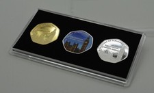 Set of HOUSES OF PARLIAMENT Silver/Gold Commemoratives & 50p Coin Display Case