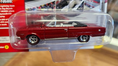 Johnny Lightning Muscle Cars USA Release 4 #1 1967 Plymouth GTX Convertible - Picture 2 of 3