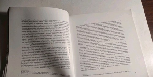 Signs from the Heart: California Chicano Murals. Paperback Book. - Bild 5 von 9