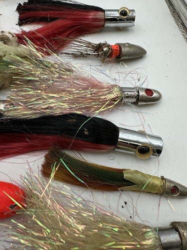 33 Vntg Salt Water Trolling Fly Lures Buck tail ILand Express Tuna Feather LOT - Picture 3 of 24
