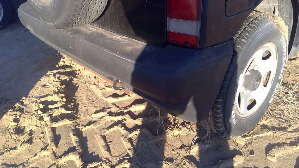 Conjunto de cubierta de parachoques trasero Geo Tracker 1996 1997 1998 OEM trasero negro 91173385 Foto 3 de 4