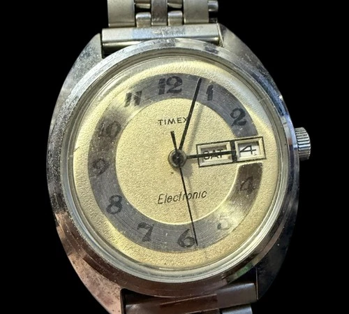 Vintage Timex Electronic Day/Date Watch Gold Dial Silver Tone Bracelet Runs