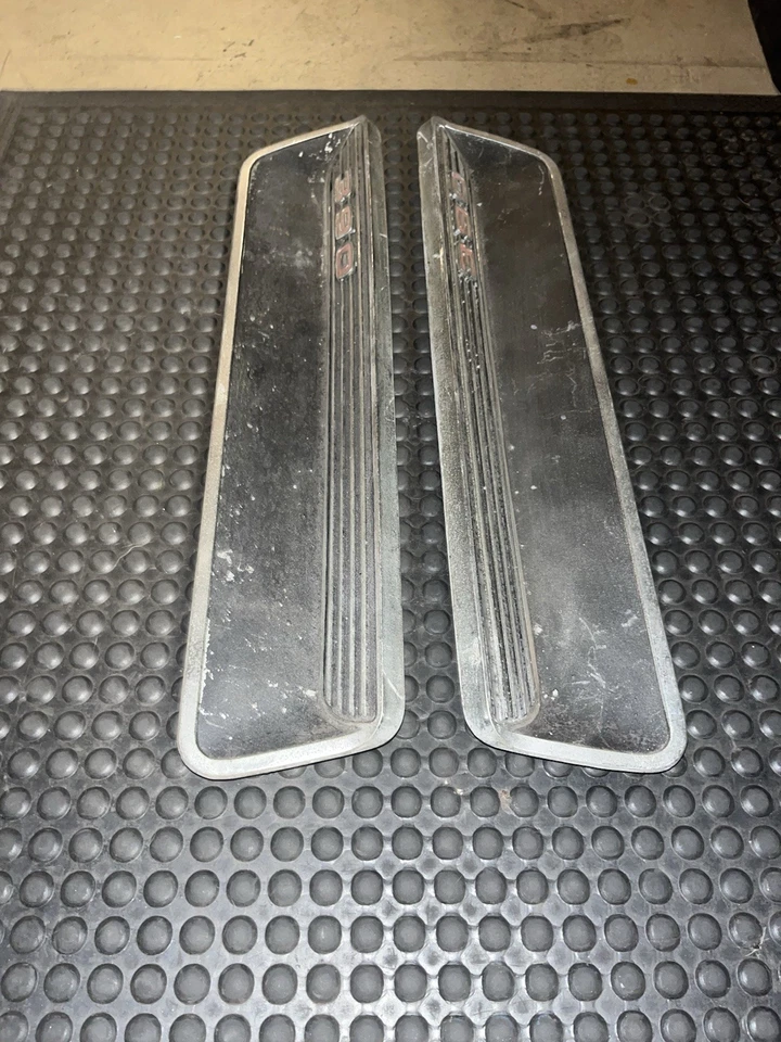 Ford Fairlane 390 1966 inserciones de capó Foto 4 de 4