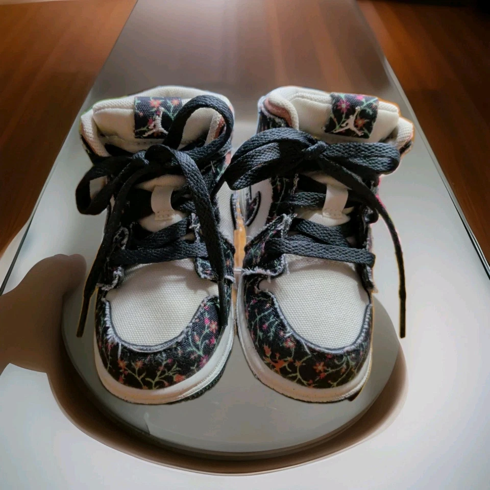 Nike Air Jordan Blanco Rosa Floral Hitops 7C ¡Excelente! Foto 3 de 4