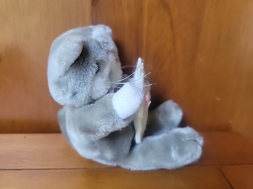 De Colección Dakin Peluche Gatito Gato Gris Gris Blanco Sosteniendo Blanco Fieltro Gatito Rosa Arco VER - Imagen 4 de 11