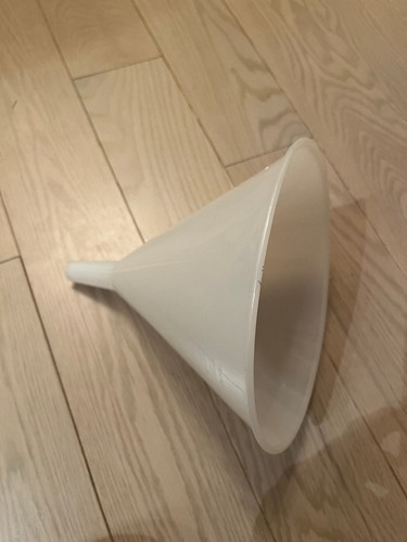 One New HUTZLER 64oz Polypropylene Plastic Powder Ribbed Funnel  #864 USA made - Picture 1 of 3