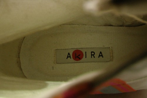 2 x benutzt Akira Gr. 39 Damenschuhe Pumps Damen Schuhe weiß mit Streifen bunt - Bild 3 von 7