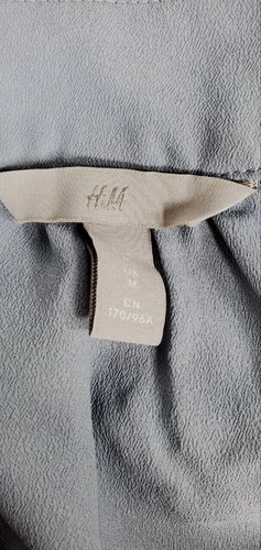 NWOT H&M Womans Size M Gray Lightweight Long Sleeve Button Up Blouse - Picture 4 of 5