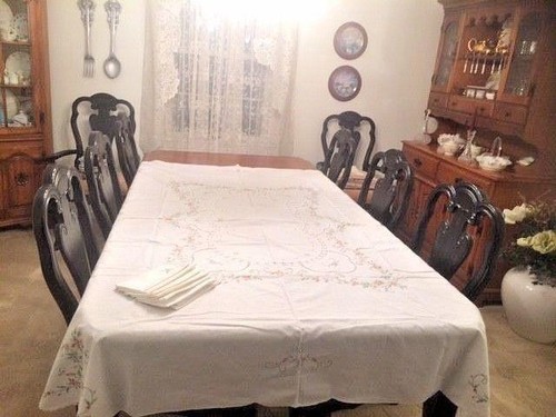 Beautiful Large Vintage White Embroidered Tablecloth 8 Napkins 76" x 62" - Picture 1 of 8