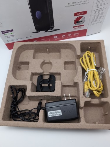 Netgear N600 Wireless Dual Band Router WNDR3400v3 in Original Box - Picture 4 of 5