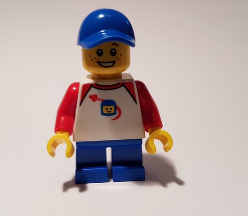 LEGO® Minifigur Junge aus (31069) Familienvilla twn302 blaue Beine Kappe Space  - Bild 1 von 3