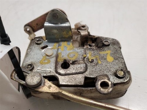 Toyota Pickup, Right Manual Lock Actuator / Latch Assy, 1978 - Picture 2 of 12