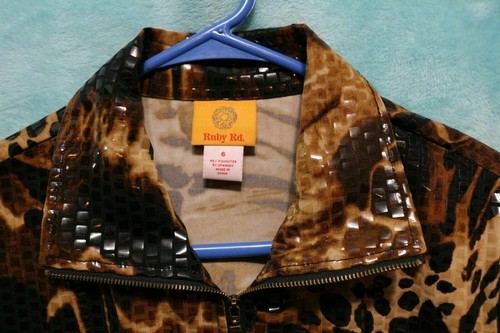 Ruby Rd  ♈Woman's Printed clear square decorated Zip up jacket size 6~animal - Picture 2 of 3