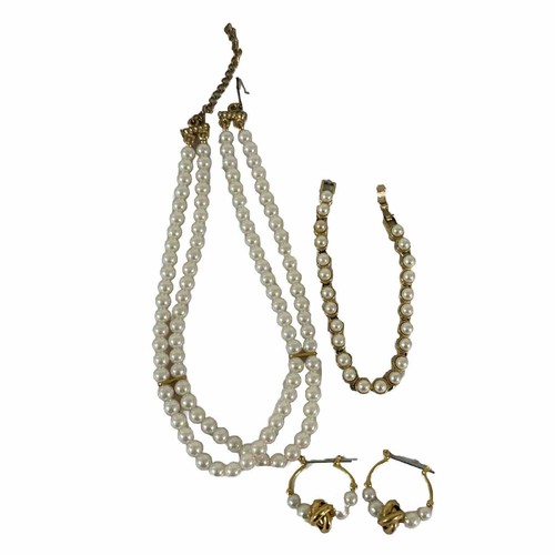 Vintage Faux Pearls Gold Tone Jewelery Set Necklace Bracelet Earrings Costume