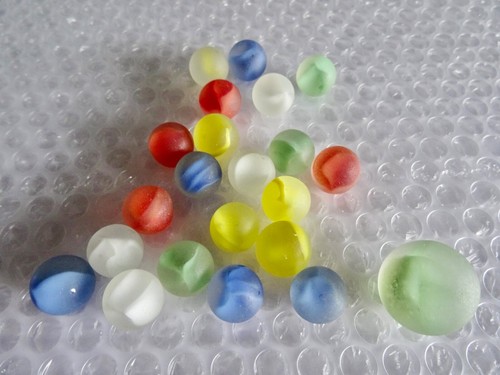 mARBLES VINTAGE FROSTED CAT'S EYE MULTI COLOR SHOOTER DUCKS TOY LOT  neocurio - Picture 6 of 7