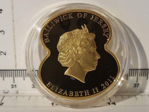 (L1159) £5 Jersey 2011 "Royal British Legion" Poppy 5 Pounds Coin (b) - Picture 2 of 2