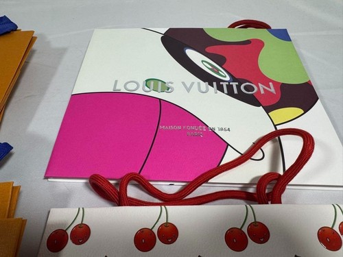 Juego de 12 auténticas bolsas de papel de compras LOUIS VUITTON multicolor limitadas y doradas - Imagen 5 de 6