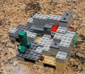 LEGO MINECRAFT 21135 The Crafting Box 2.0 - Complete Set with 5 manuals (No box)