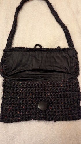 Vintage Häkel Umhängetasche schwarz mit roten Blumen Button Down Verschluss süß - Bild 4 von 9