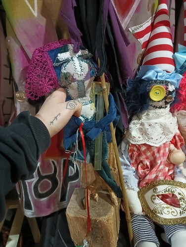 Handgefertigte Papst Adrian Punk Bischof Volkskunst Puppe zum Selbermachen Monster Plüschtier katholisch Goth - Bild 1 von 7