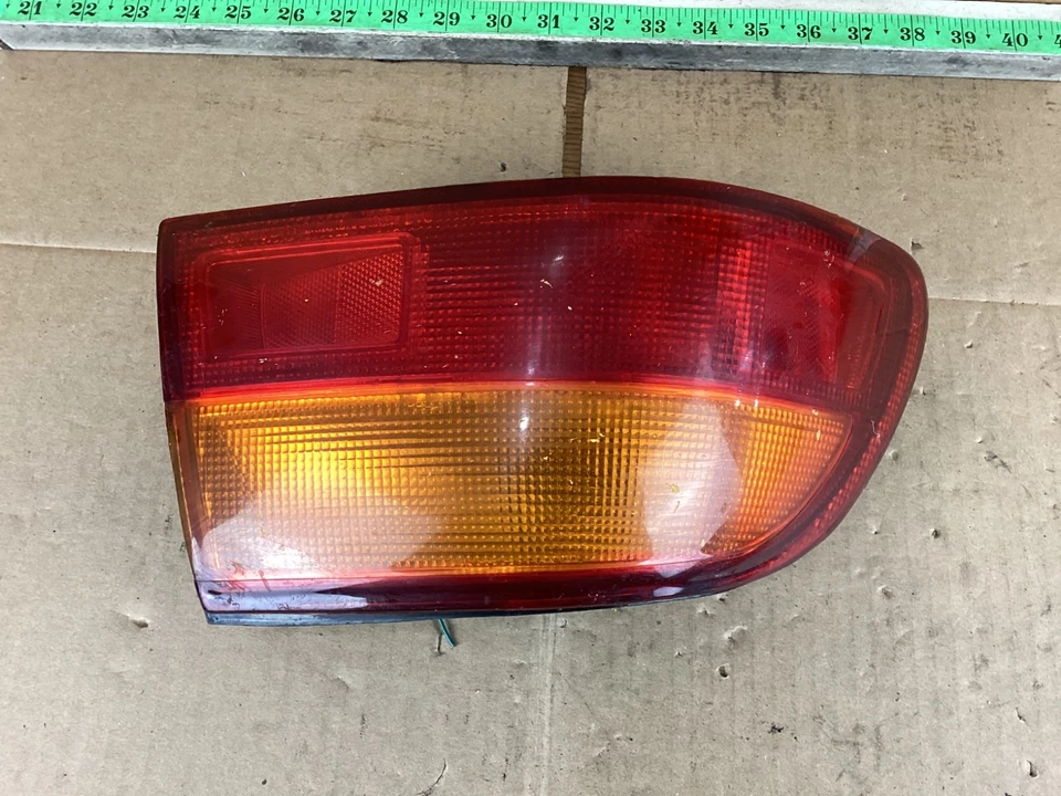 Luz trasera izquierda del lado del conductor Honda Civic 1992-1995 043-1128 OEM Foto 3 de 4