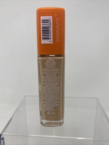 Rimmel London Lasting Radiance Liquid Foundation | 70 Porcelain | SPF 25 - Picture 2 of 4