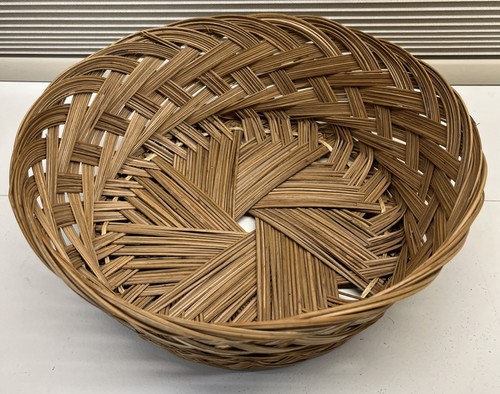 Vintage Reed Wicker Round Basket MCM 11x4 inches - Picture 1 of 9