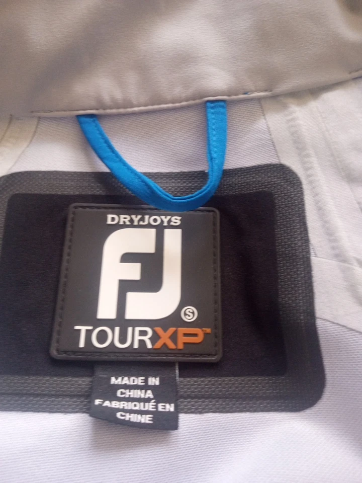 footjoy tour xp + zero restrictions goretex jacket  SIZE. S - Image 4 of 4