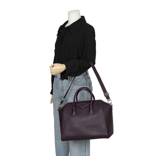 Givenchy Antigona Medium Tote and Shoulder Bag 13L5100012 65867985 - Picture 8 of 8