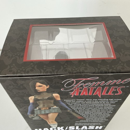 Estatua exclusiva de Femme Fatales Hack/Slash Cassie Hack 9" Diamond Select NUEVA - Imagen 5 de 5