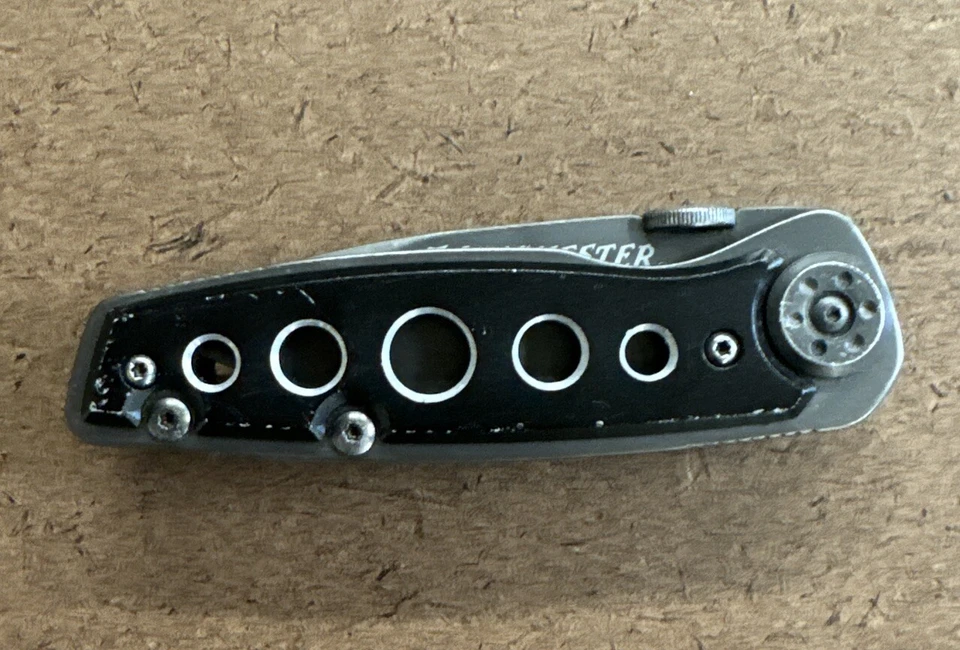 Winchester Parfive Titanium Nitride Folding Combo Serrated Pocket Knife - Image 3 of 4