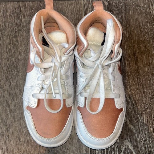 Air Jordan 1 Mid Niño Pequeño Zapatos Rosa/Blanco Talla 10C Tenis Botas Limpias - Imagen 5 de 7