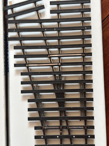 #4 RIGHT HAND TURNOUT - CODE 83 -NS Rail HO SCALE - "DCC FRIENDLY " -RTR NEW OOP - Picture 6 of 15