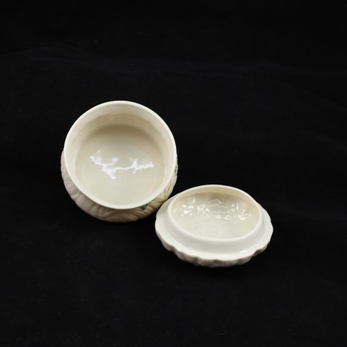 Belleek Daisy Trinket Box con Coperchio Trifogli Green Mark 2001-2006 Irlanda Usato in ottime condizioni - Foto 4 di 6