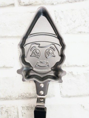 Elf on a Shelf Skillet Pancake Pan Set of 2 - Picture 3 of 4