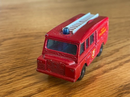 Matchbox Lesney #57-C Land Rover Fire Truck - Picture 3 of 9