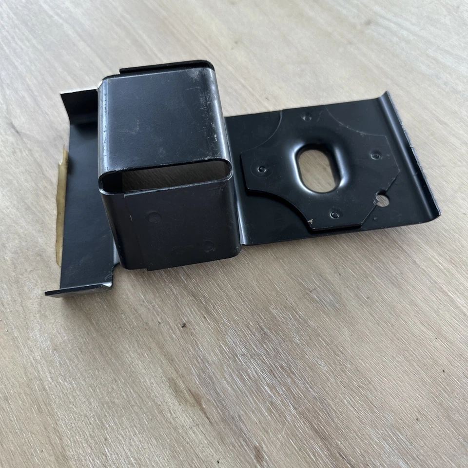 NOS 1986-1991 FORD AEROSTAR SUPORTE DE PARA-CHOQUE DIANTEIRO ASSY E69Z-17B749-A fabricante de equipamento original - Imagem 3 de 3