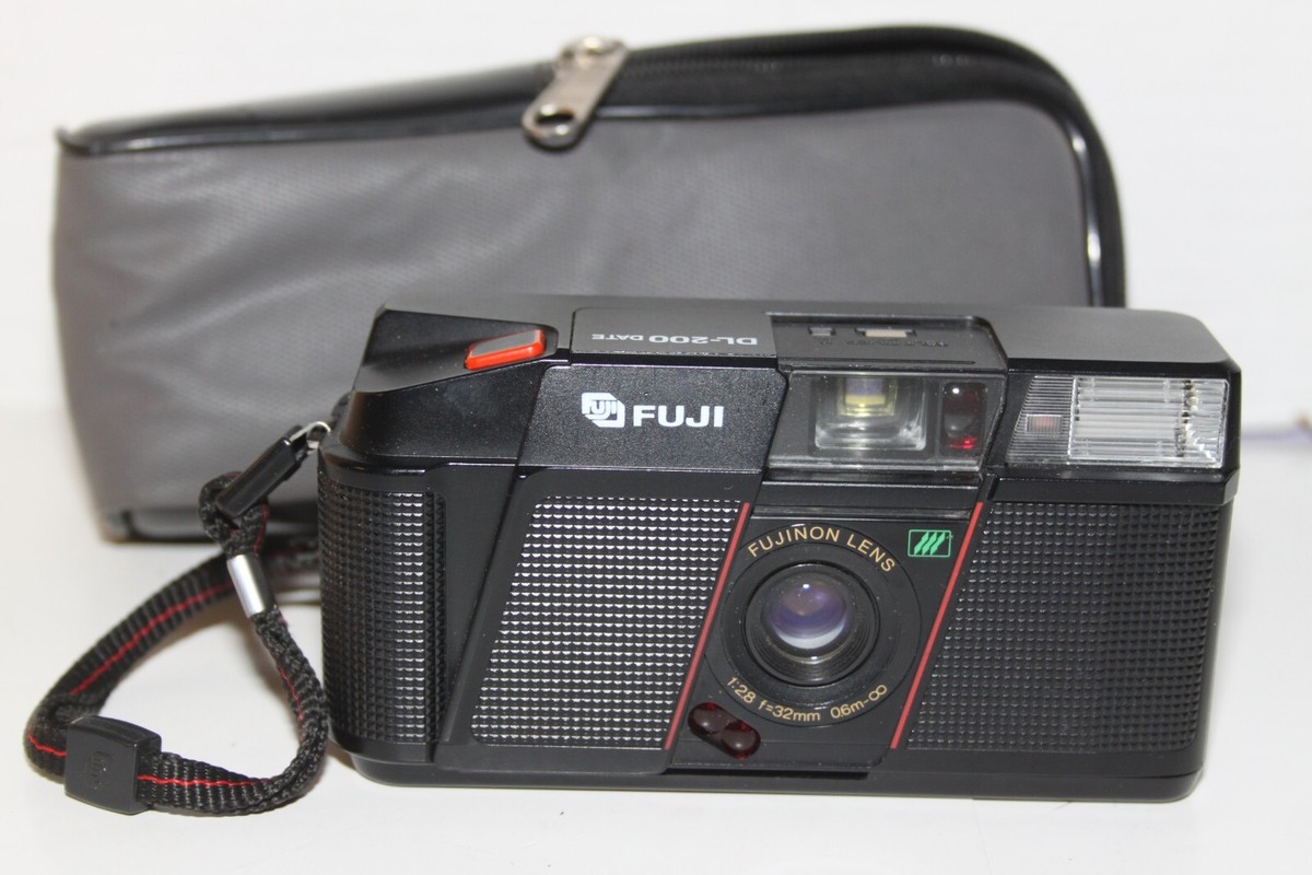 VTG Fuji DL-200 Black Point Shoot Film Camera F2.8 32mm
