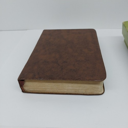 The Living Bible Softcover Brown Imitation Leather Paraphrased by K Taylor 1973 - Picture 7 of 19