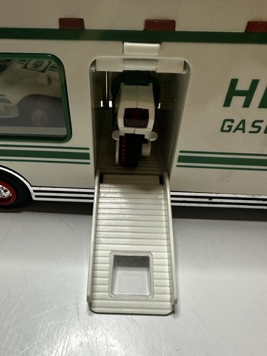2008 Hess Miniature Recreation Van w/ Mini Car Inside. Look At Pics Box Included - Picture 6 of 7