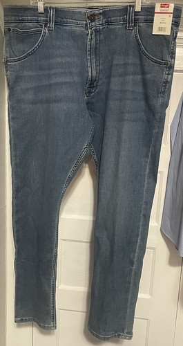 Wrangler Unlimited Comfort Flex Jeans Taper Fit Reg Seat 40x32 (42X32 actual)