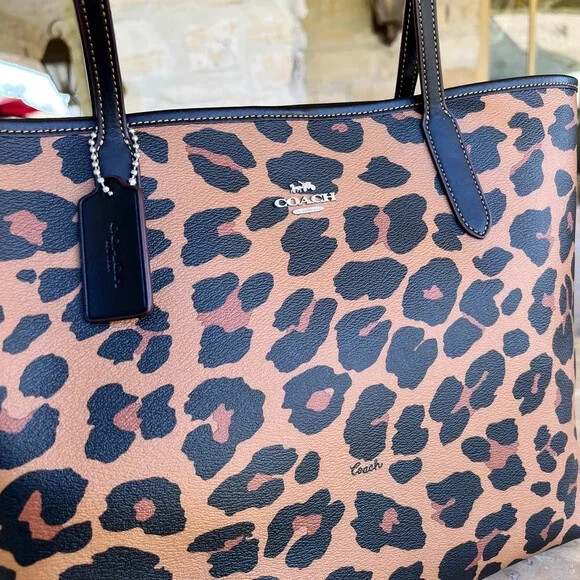 【Coach】SALE!! City Tote With Leopard Print ◆国内発送◆ COACH® Outlet | Reversible City Tote With Animal Print
