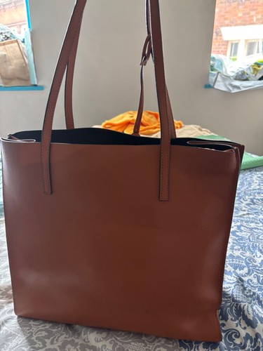 Marc Jacobs tote bag tan leather color size is large - Picture 3 of 3