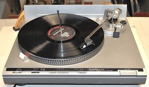 TECHNICS SL-B500 FREQUENCY GENERATOR TURNTABLE WORKS GOOD COMMERCIAL SURPLUS