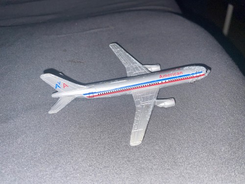 Mattel Matchbox 2007 AMERICAN AIRLINES Boeing 737-800 Die cast Commercial Jet - Picture 3 of 4