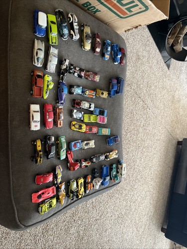 Konvolut 56 Fahrzeuge Vintage und Modern - Hotwheels, Matchbox lose