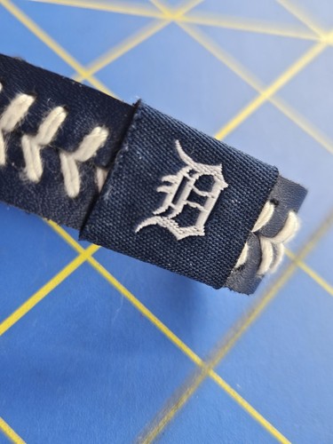 DETROIT TIGERS AZUL con Costuras Blancas MLB PULSERA DE BÉISBOL CUERO Ropa de Juego - Imagen 7 de 7