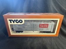 Vintage TYCO HO Gauge Swift Refrigerator Line SRLX 4226 Reefer Model Train Car